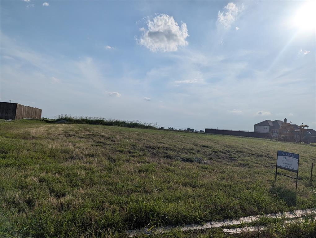 1129 Macgregor Lane Property Photo 2