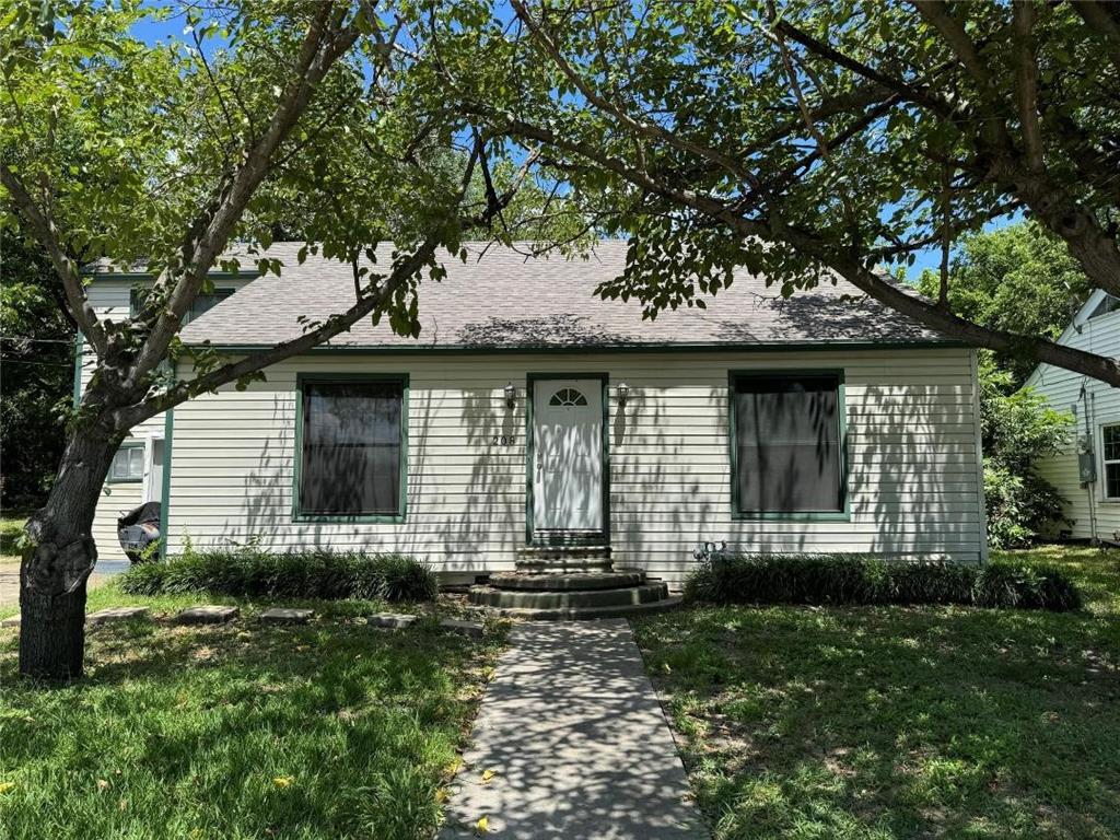 208 N Elm Street Property Photo 1