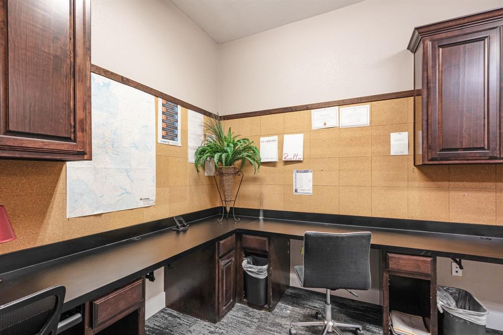 2040 N Belt Line Road 200 Property Photo 17