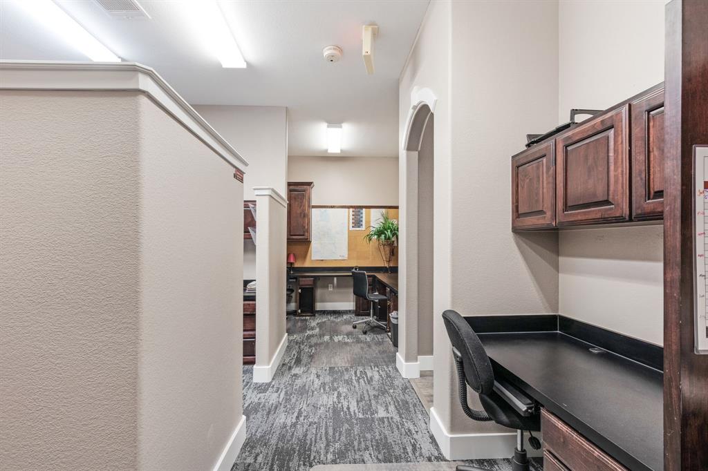 2040 N Belt Line Road 200 Property Photo 18