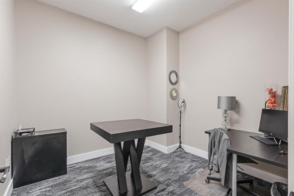 2040 N Belt Line Road 200 Property Photo 22