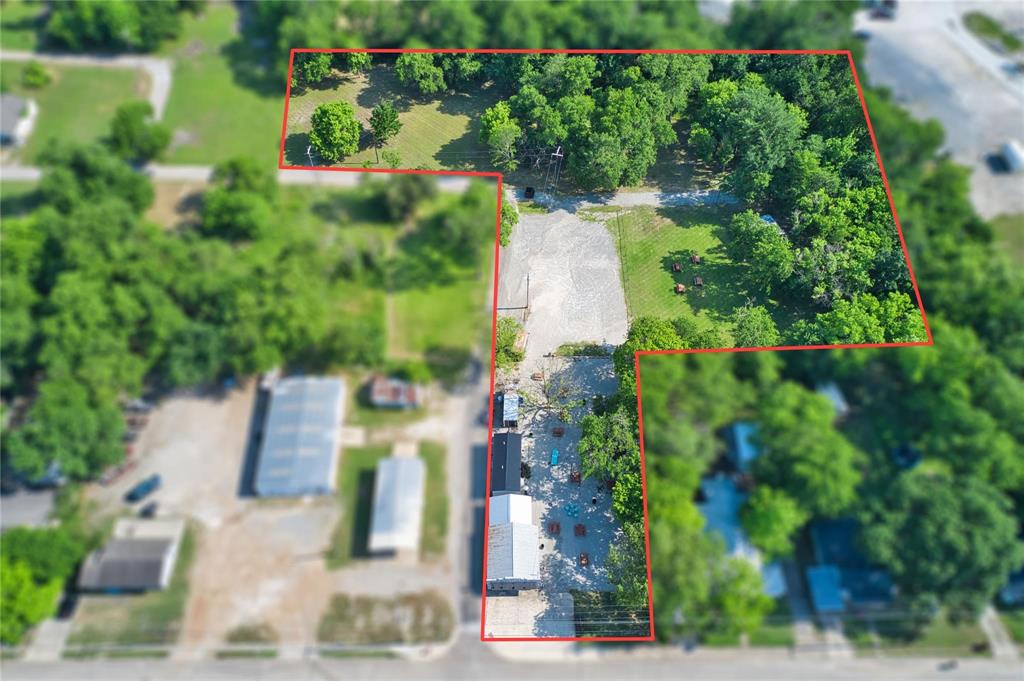 709 W Sam Rayburn Property Photo 2