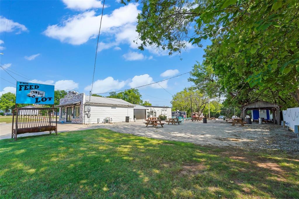 709 W Sam Rayburn Property Photo 3