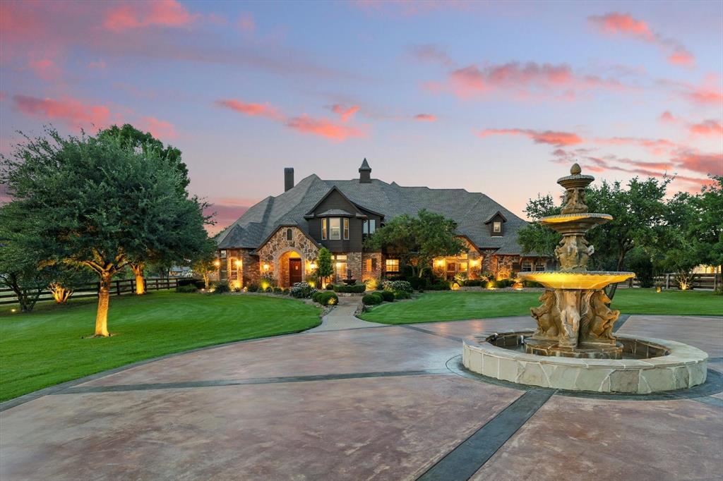 2 Groves Circle Property Photo 1