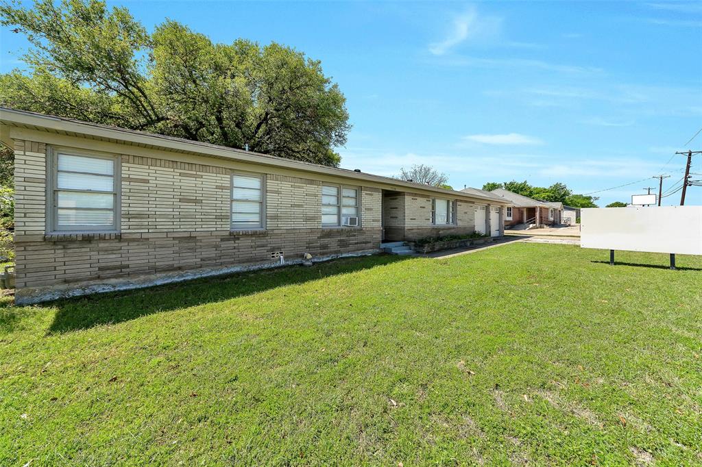7294 Glenview Drive Property Photo 2