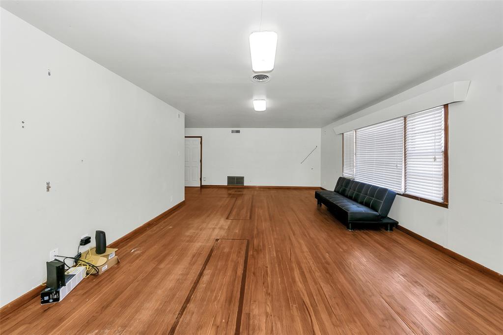 7294 Glenview Drive Property Photo 5