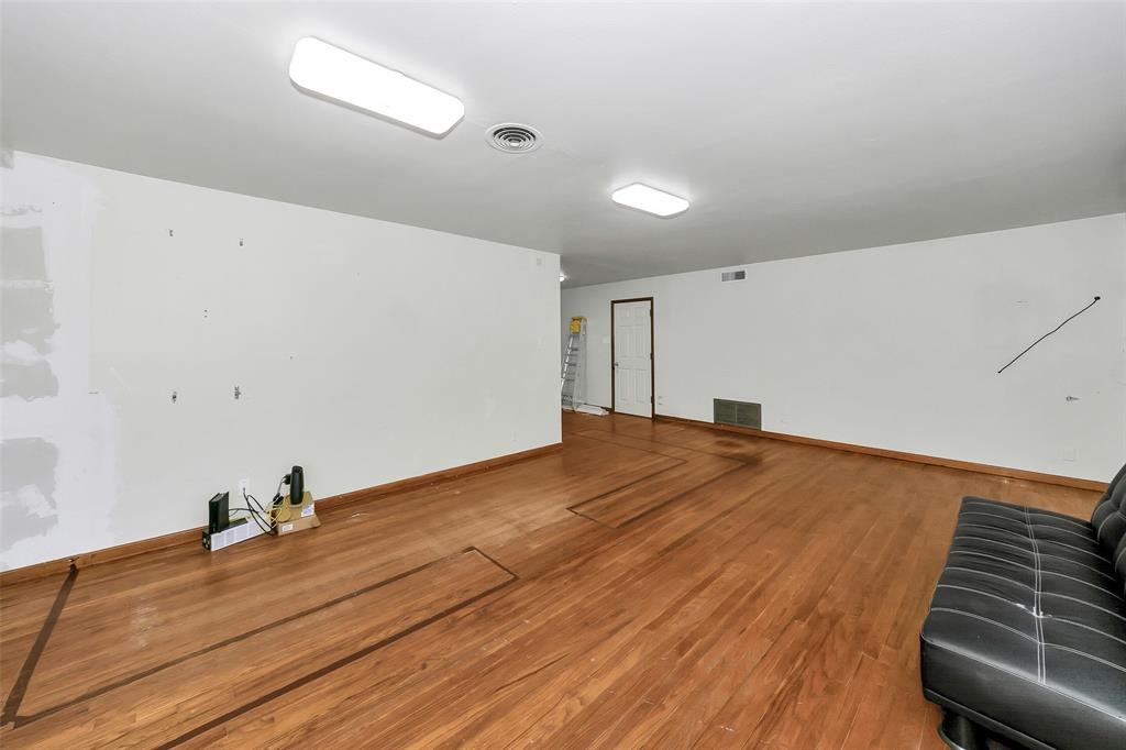 7294 Glenview Drive Property Photo 6