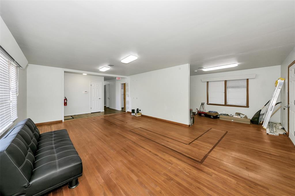 7294 Glenview Drive Property Photo 7