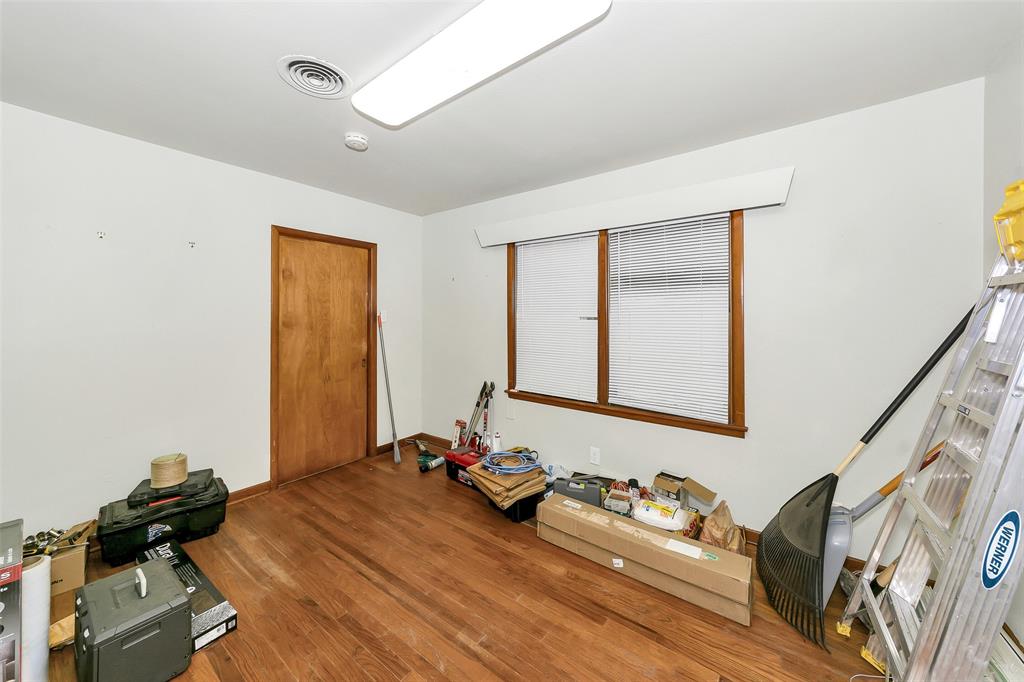 7294 Glenview Drive Property Photo 8