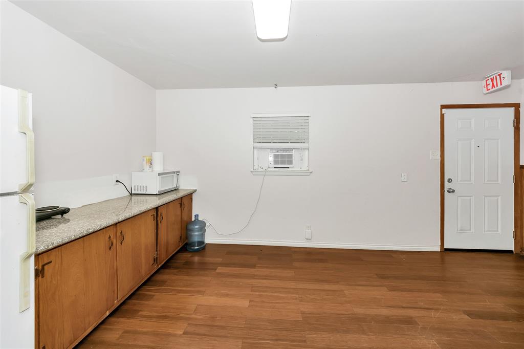 7294 Glenview Drive Property Photo 9