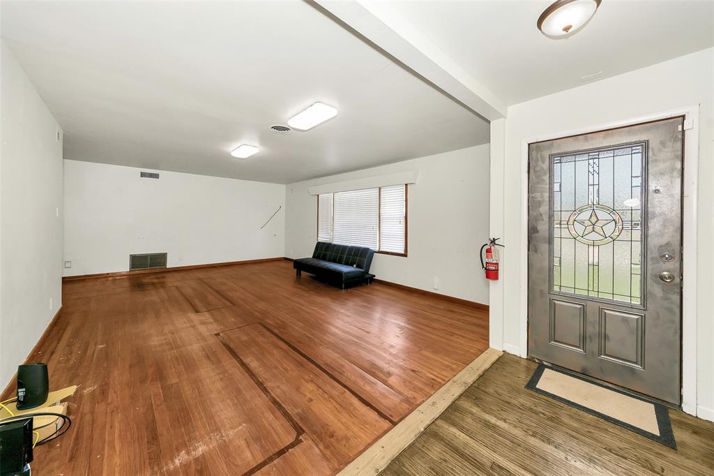 7294 Glenview Drive Property Photo 12