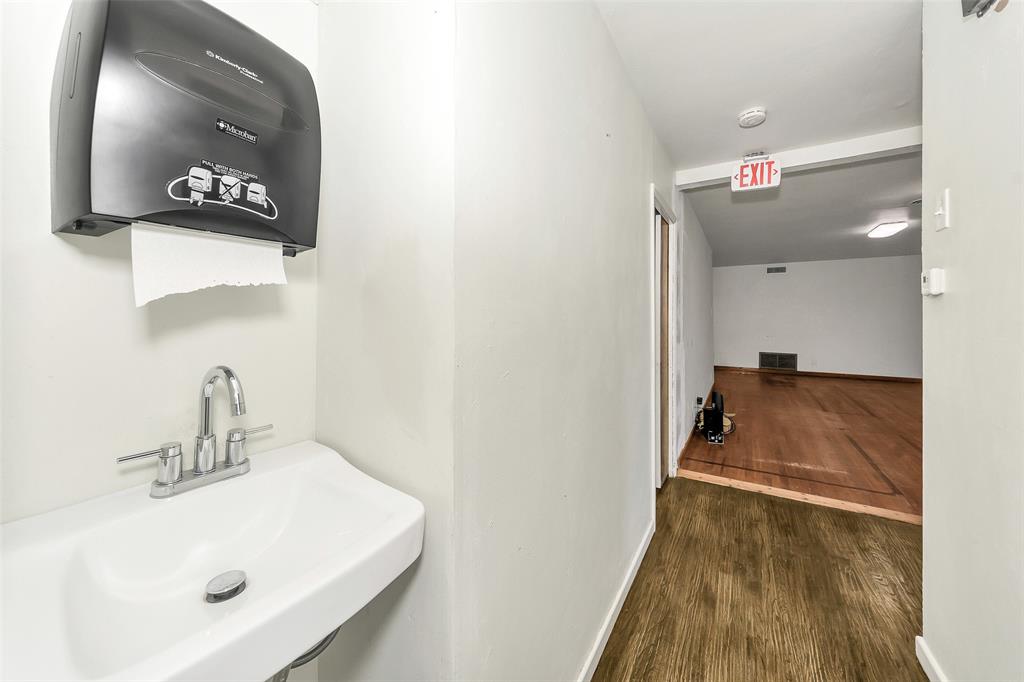 7294 Glenview Drive Property Photo 13