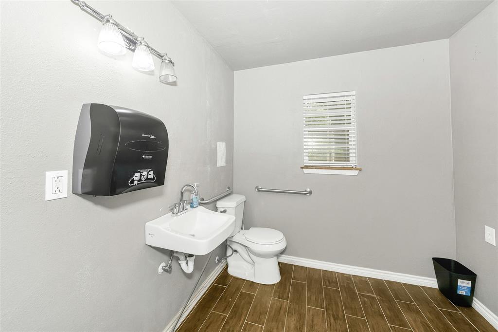 7294 Glenview Drive Property Photo 14
