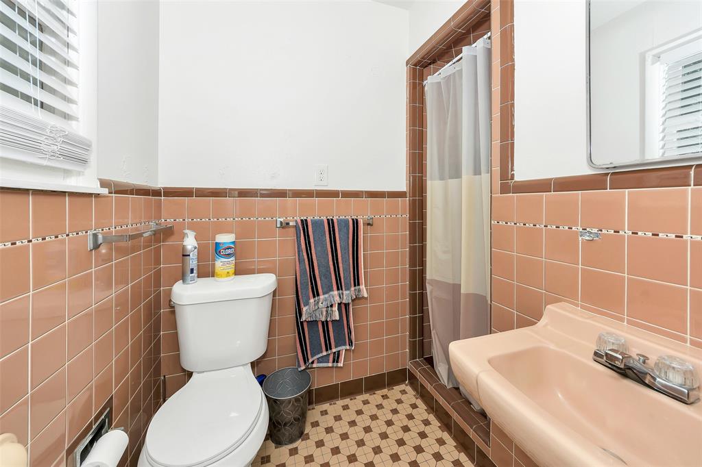 7294 Glenview Drive Property Photo 15