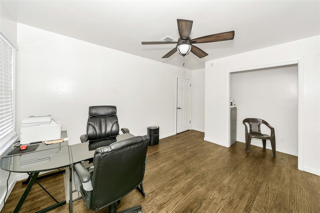 7294 Glenview Drive Property Photo 17