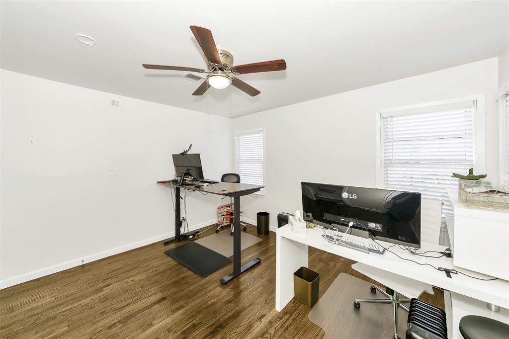 7294 Glenview Drive Property Photo 19