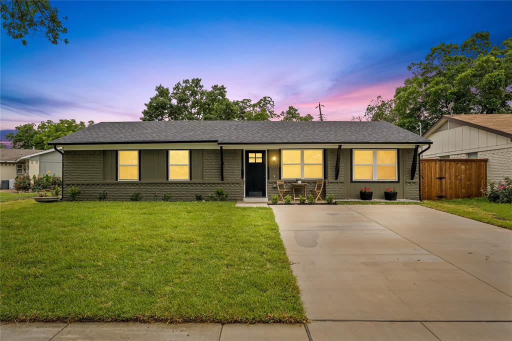 2735 Viva Drive Property Photo 1