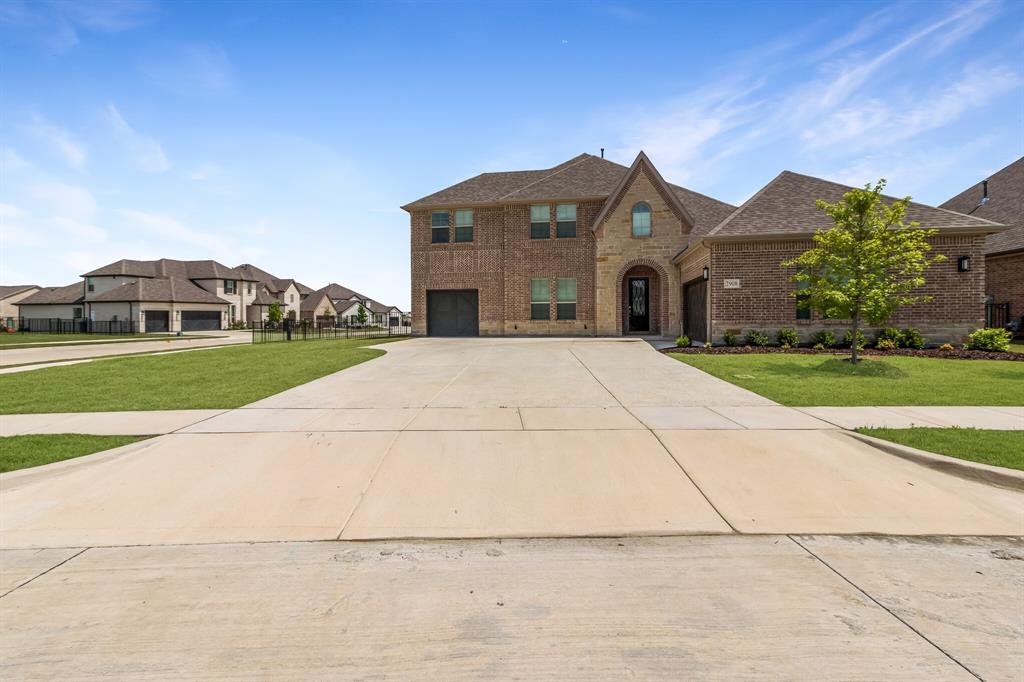 2908 Standing Tall Court Property Photo 1
