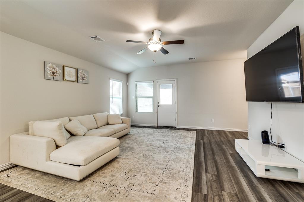 5636 Castle Peak Bend Property Photo 9