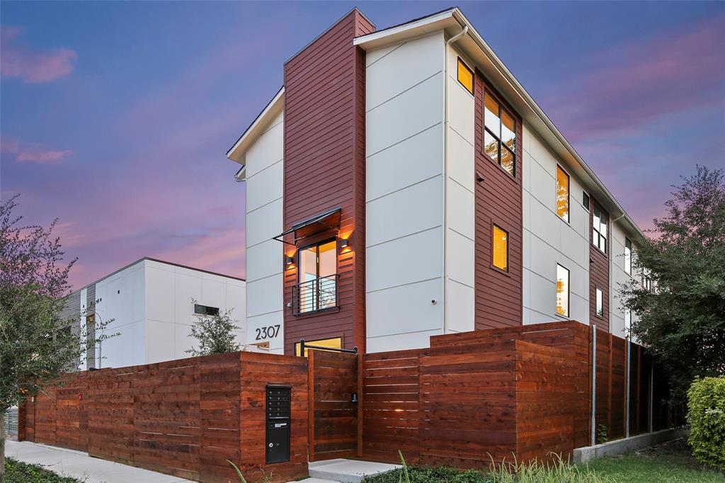2307 Kirby Street Property Photo 1