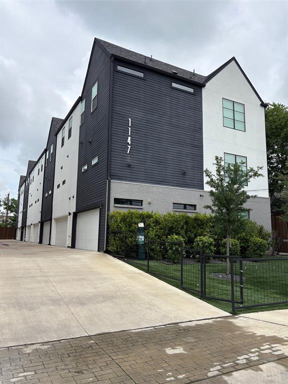 1147 N Madison Avenue 102