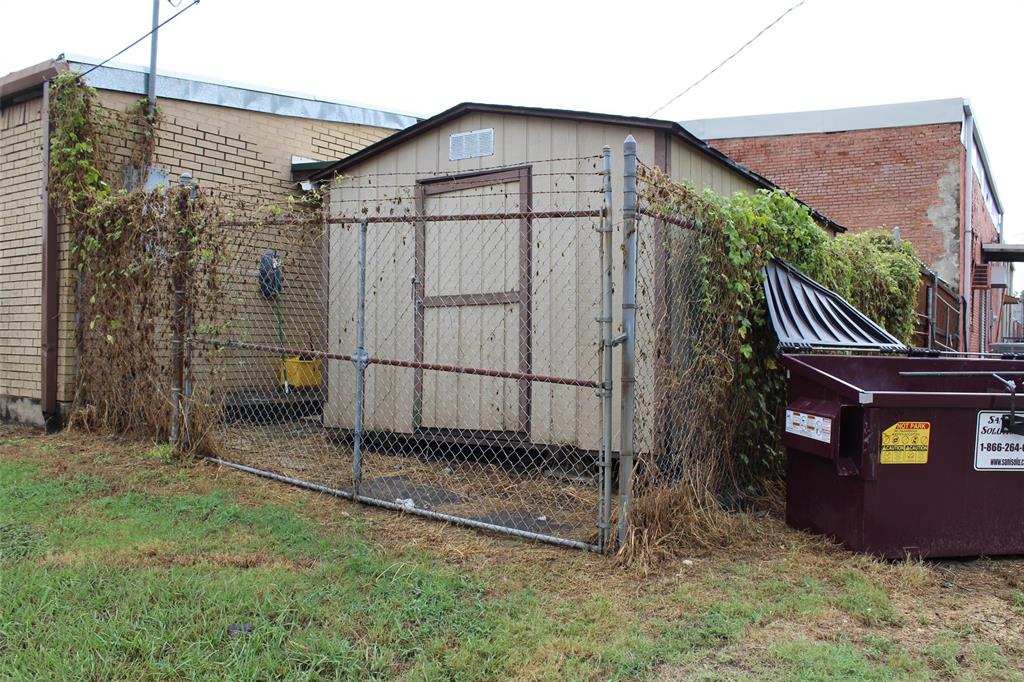 115 N Houston Street Property Photo 24