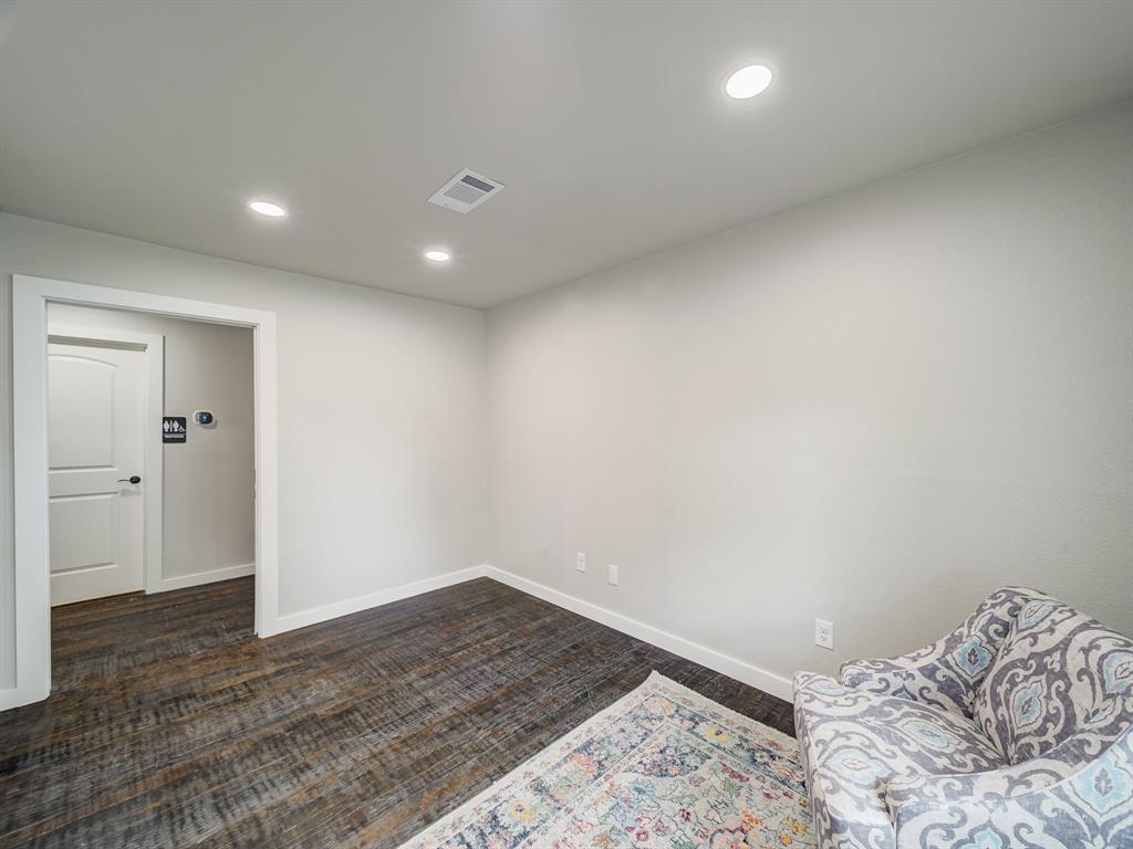 202 N West Street Property Photo 7