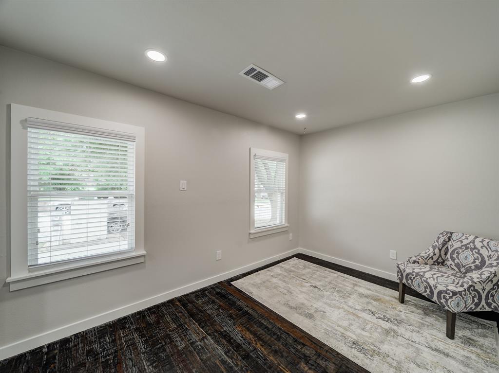 202 N West Street Property Photo 8