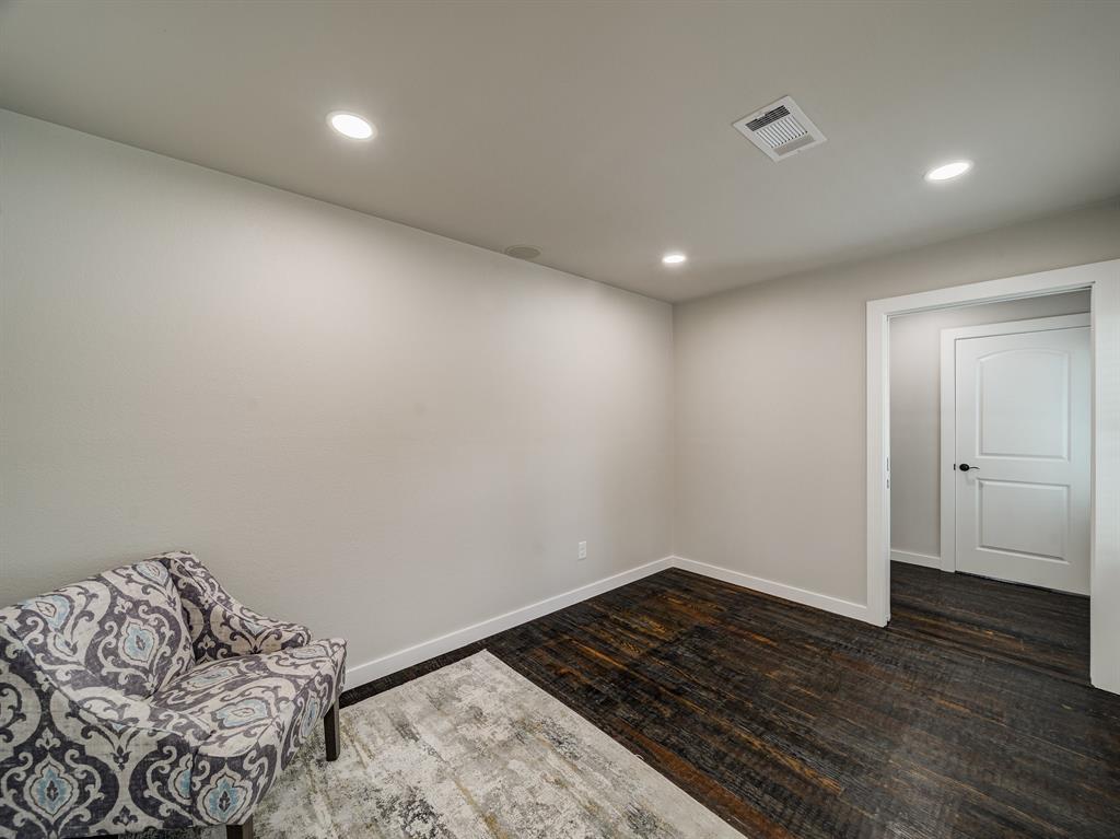 202 N West Street Property Photo 9