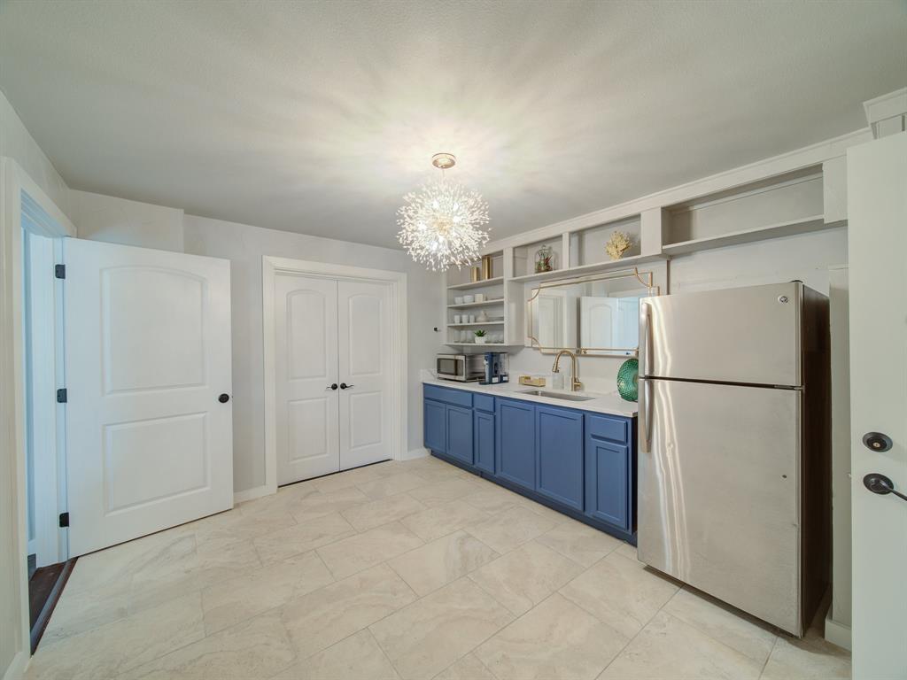 202 N West Street Property Photo 11