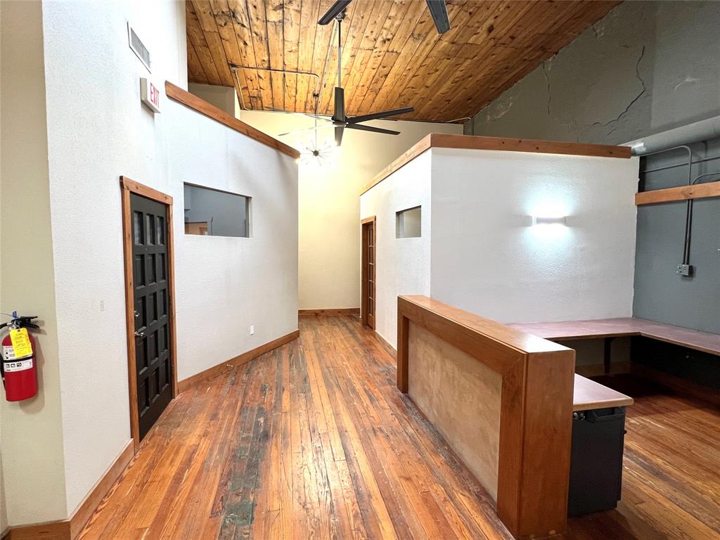 105 S Travis Street 200 Property Photo 1