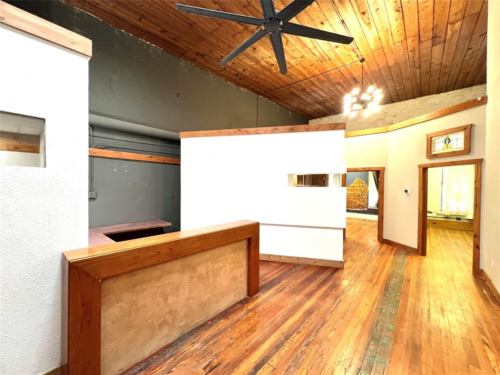 105 S Travis Street 200 Property Photo 3