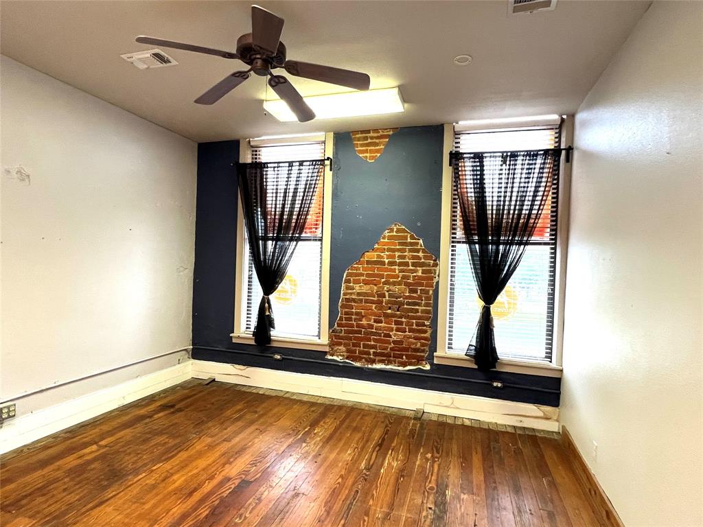 105 S Travis Street 200 Property Photo 5