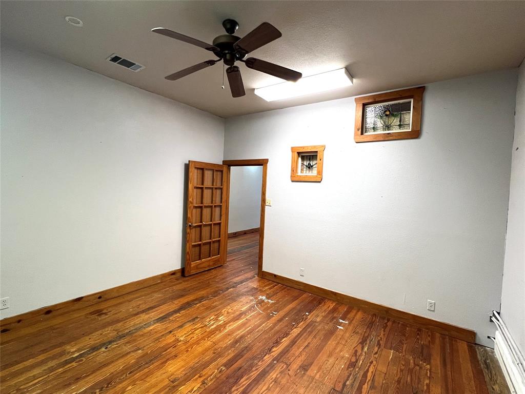 105 S Travis Street 200 Property Photo 6