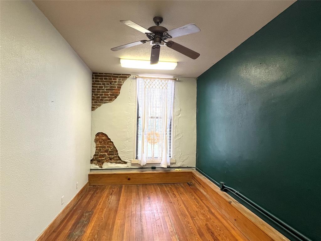 105 S Travis Street 200 Property Photo 7
