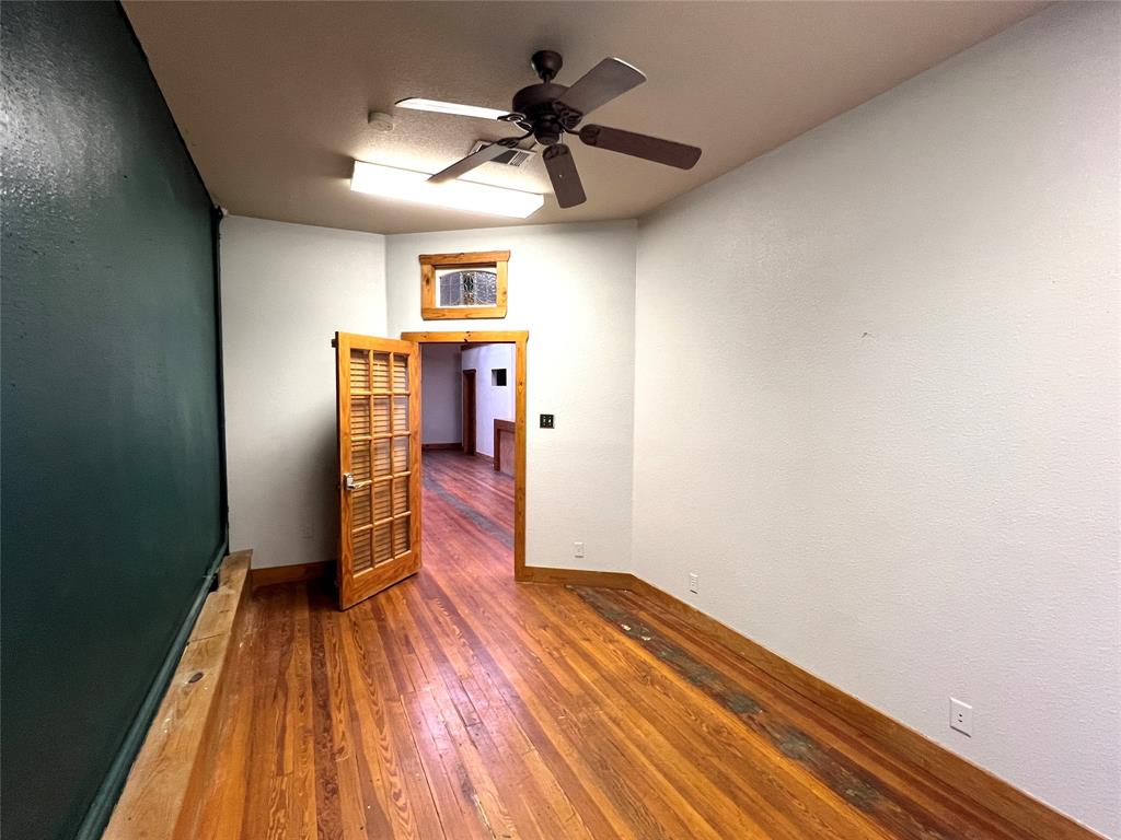 105 S Travis Street 200 Property Photo 8