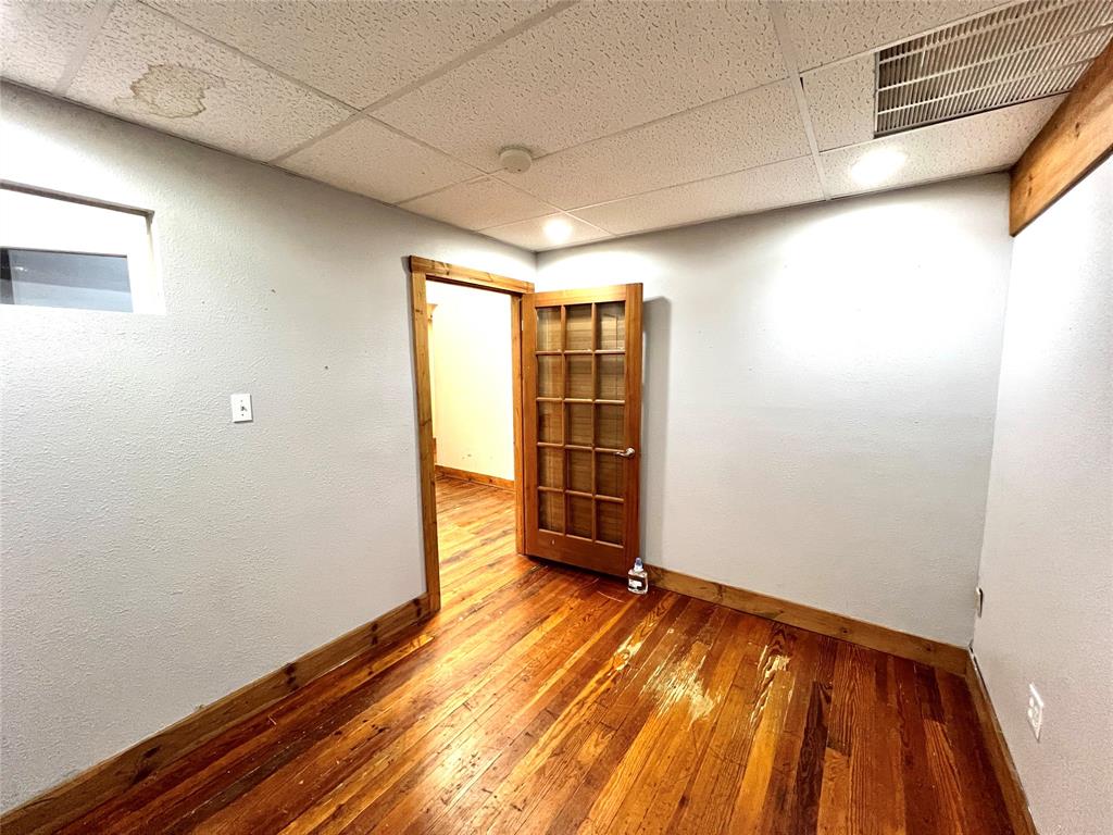 105 S Travis Street 200 Property Photo 9
