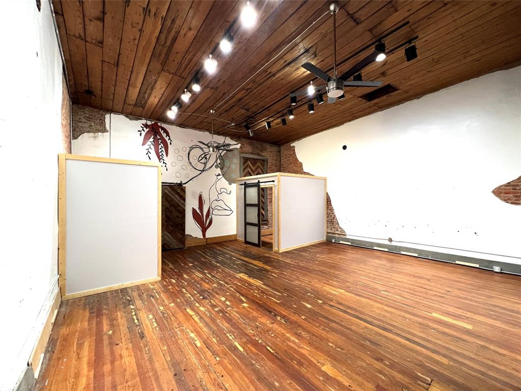 105 S Travis Street 200 Property Photo 11