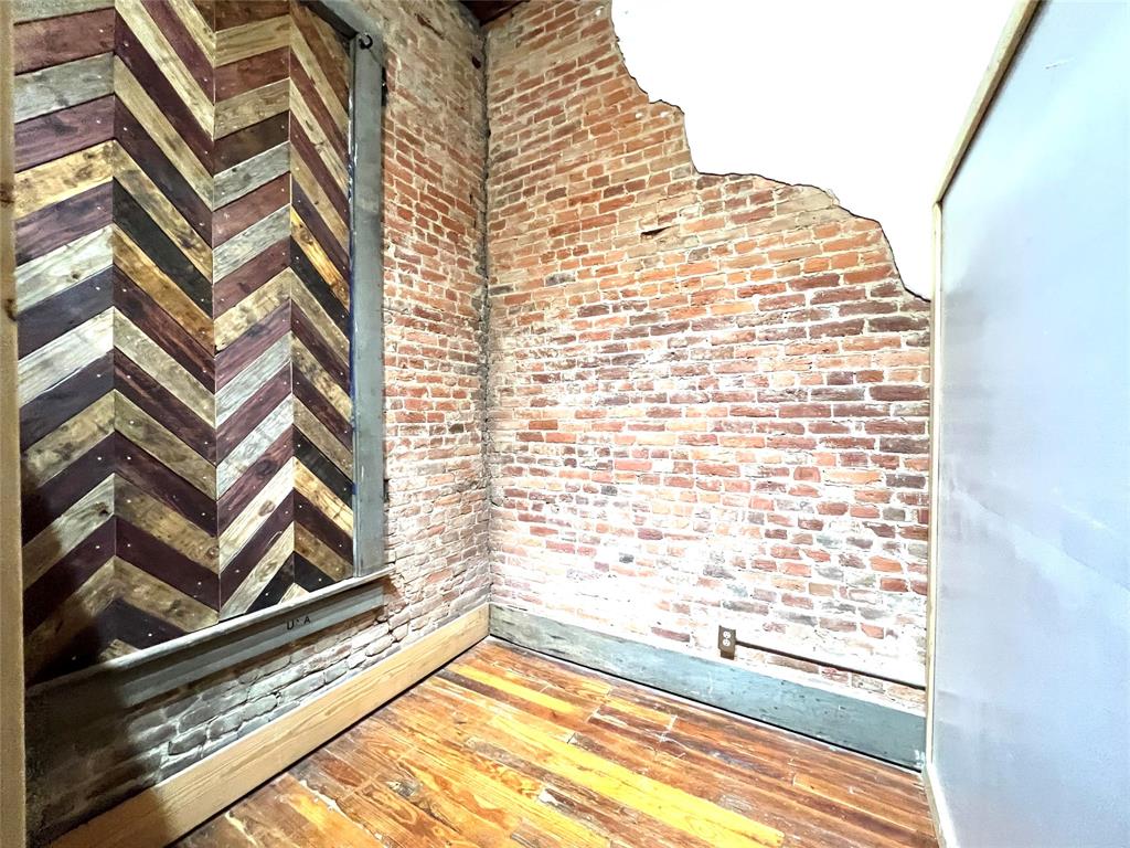 105 S Travis Street 200 Property Photo 14