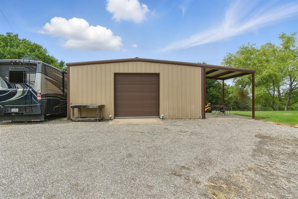 565 Ridgeway Drive Property Photo 3