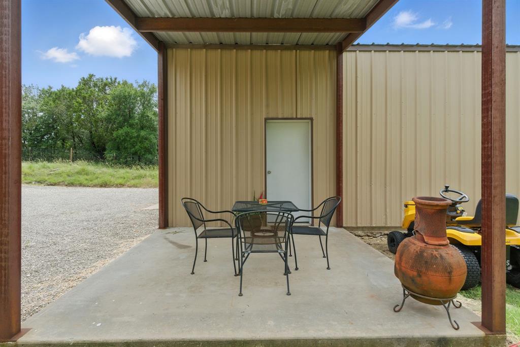 565 Ridgeway Drive Property Photo 4