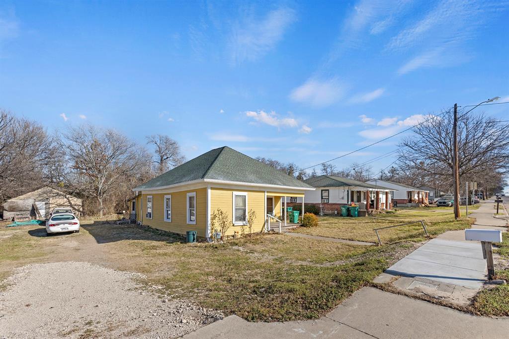 301, 303, 305 W Belt Line Road Property Photo 9