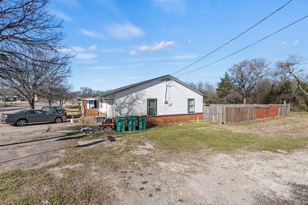 301, 303, 305 W Belt Line Road Property Photo 17