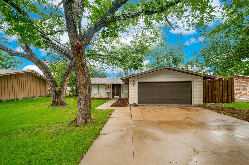 2305 Briarwood Lane Property Photo 1