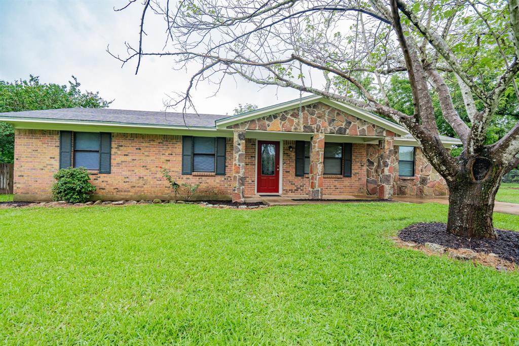 208 De Gail Street Property Photo 1