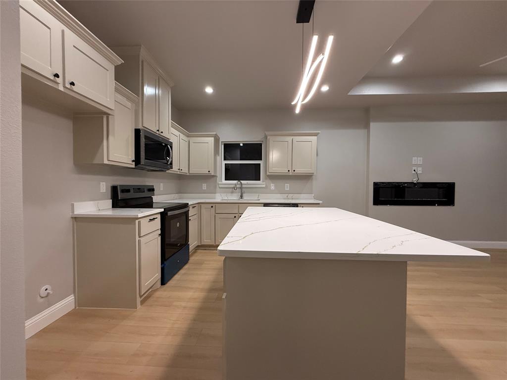 2306 Polk Property Photo 5