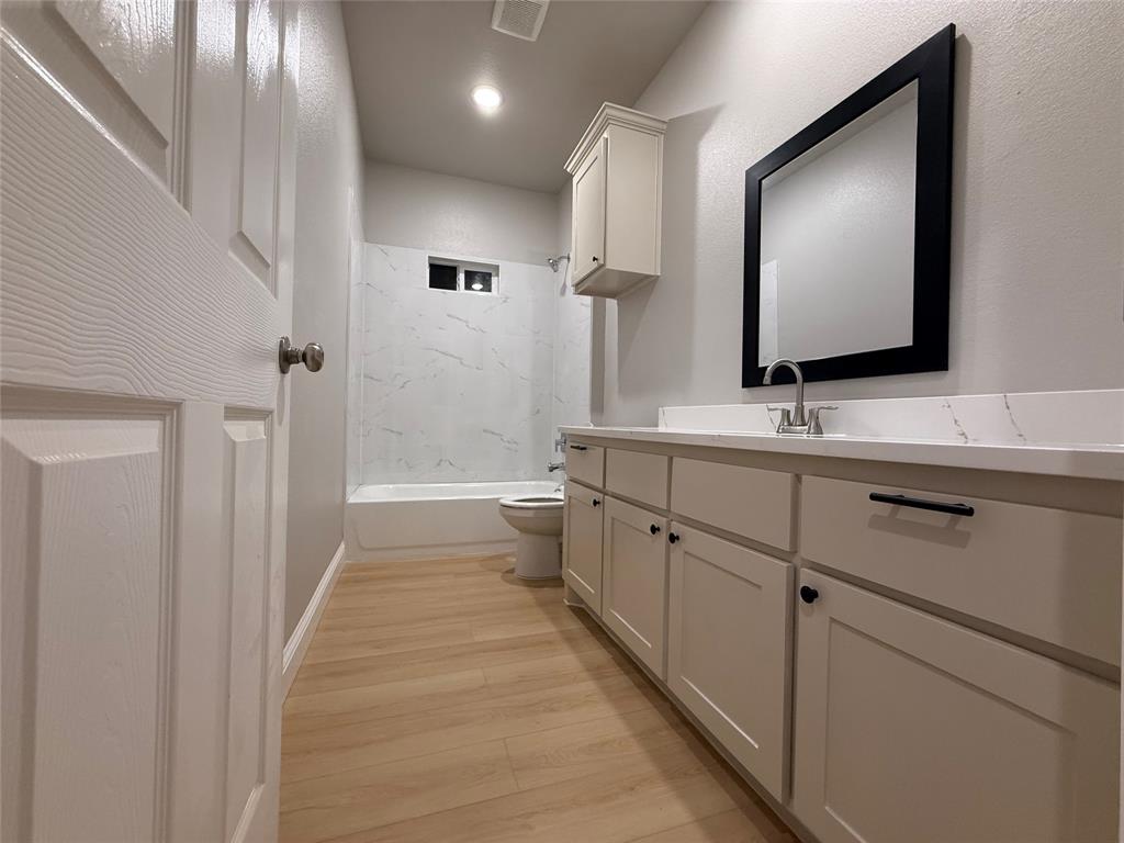 2306 Polk Property Photo 7