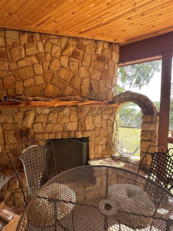 572 Oak Point Drive Property Photo 3