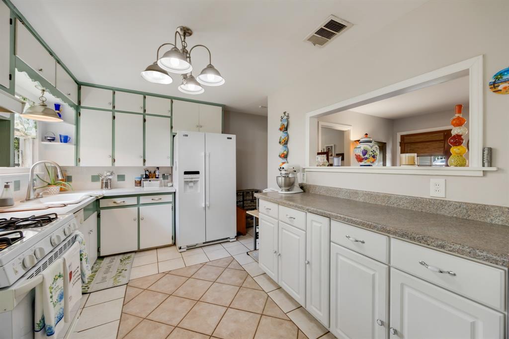 702 Nash Street Property Photo 14