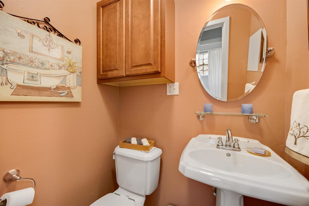 702 Nash Street Property Photo 20